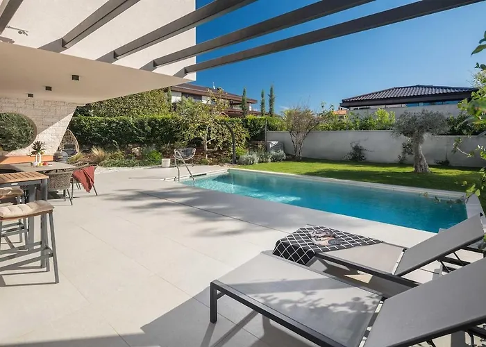 Villa Luxury Mapejana By Vacayvillas *